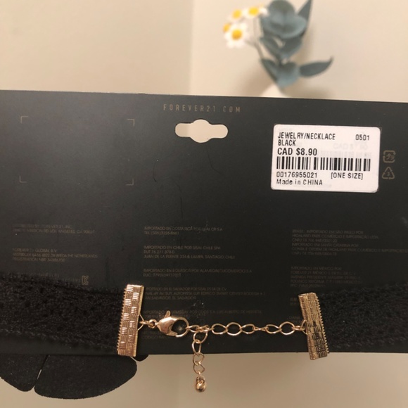 Forever 21 Knit and Faux Leather Flower Choker - Picture 2 of 2